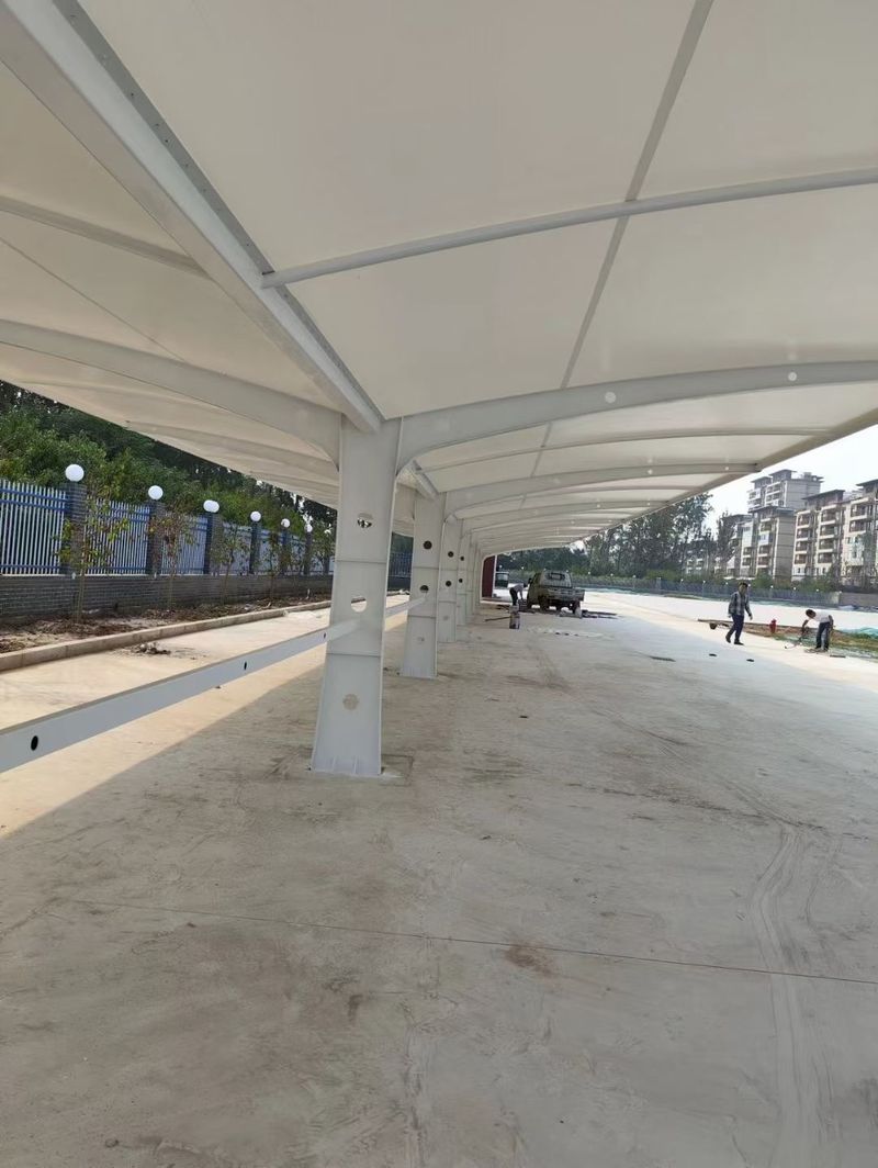 尚泉廣場三個小帽口，汽車充電樁車棚順利完工